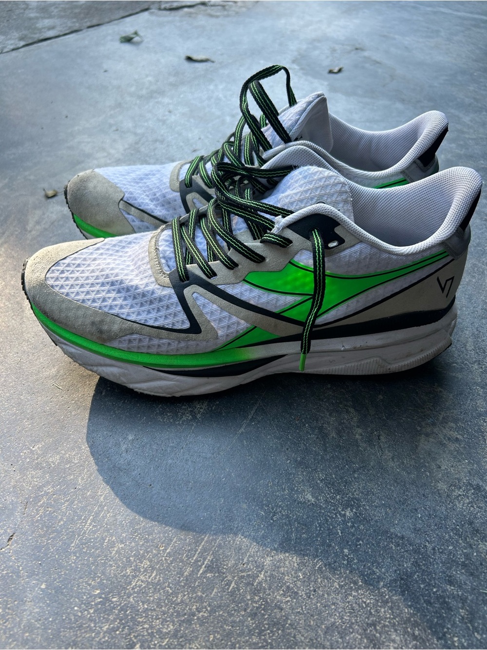Diadora Men’s Athletic Running Shoes in White, Gray & Green